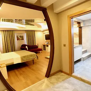 Otel Life Corner